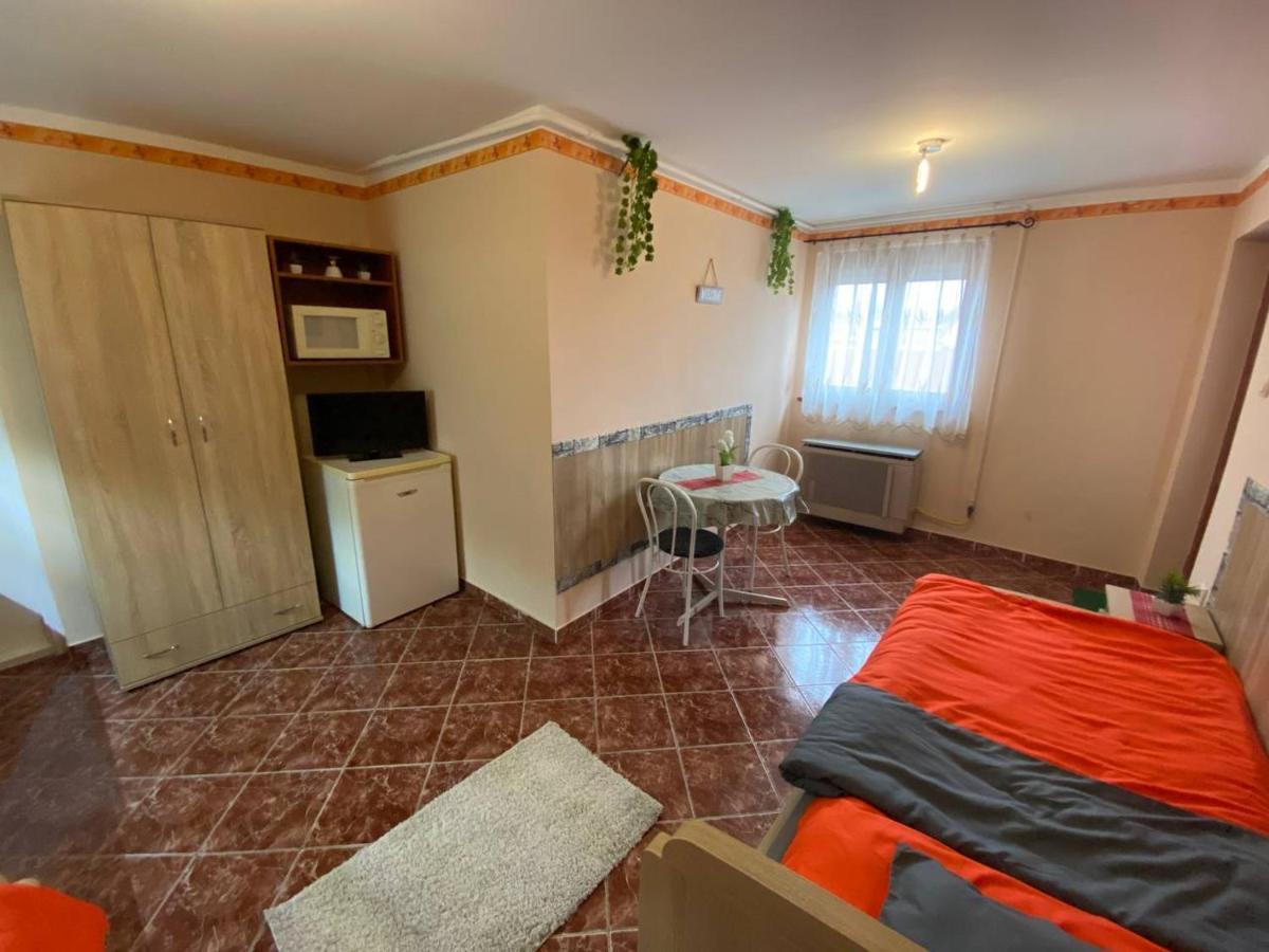 Hajnal Apartman Hajdúszoboszló Esterno foto