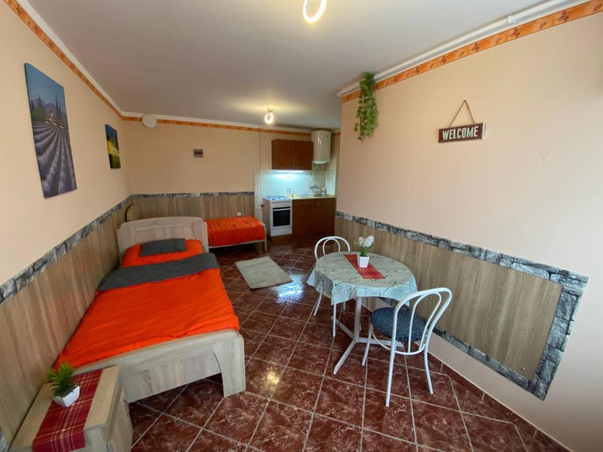 Hajnal Apartman Hajdúszoboszló Esterno foto