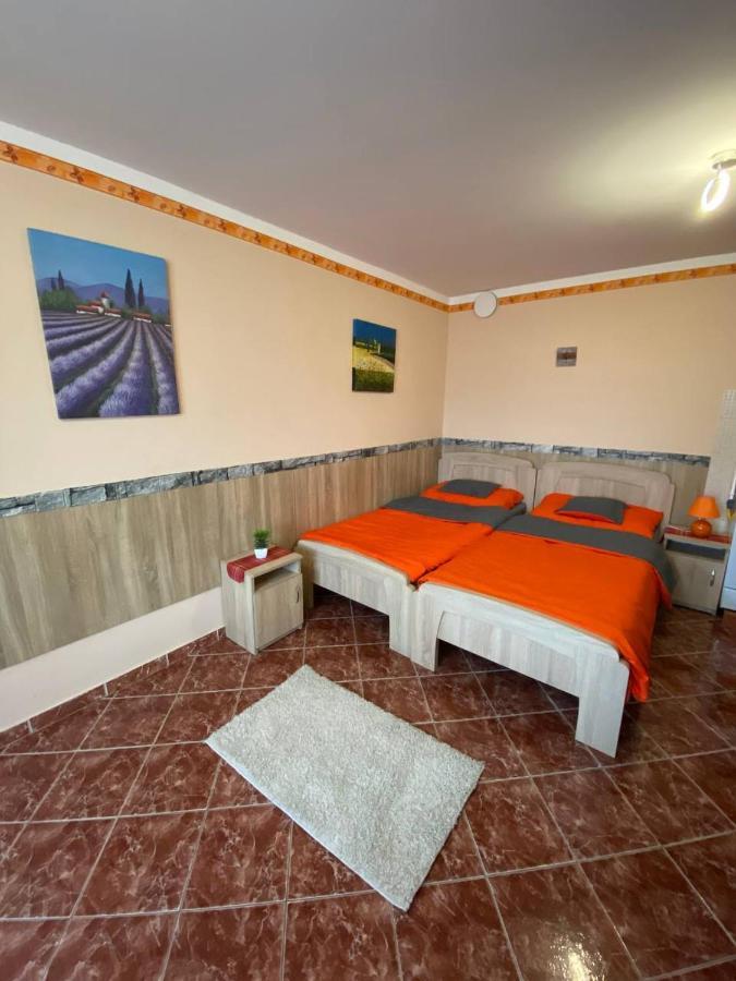 Hajnal Apartman Hajdúszoboszló Esterno foto